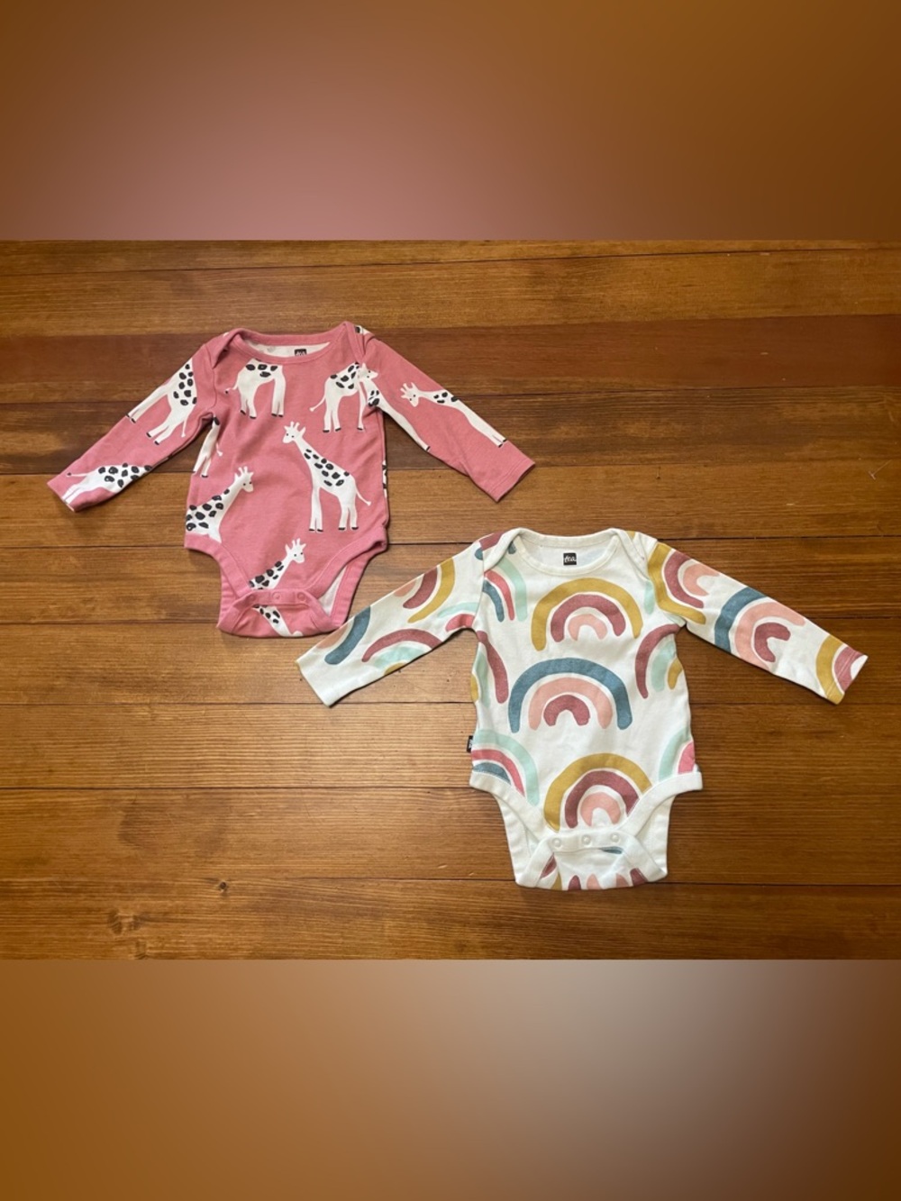 Tea Collection Giraffe & Rainbow Cotton Bodysuits Size 3-6 Months